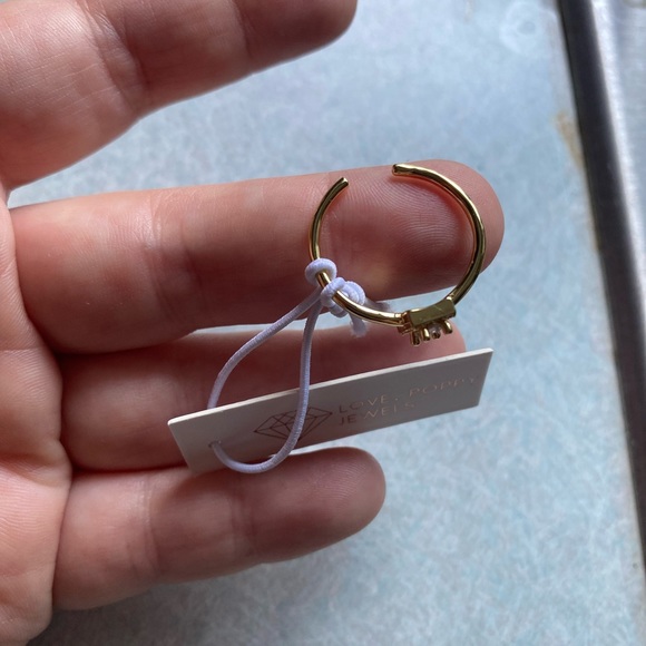 Ring - Picture 3 of 5